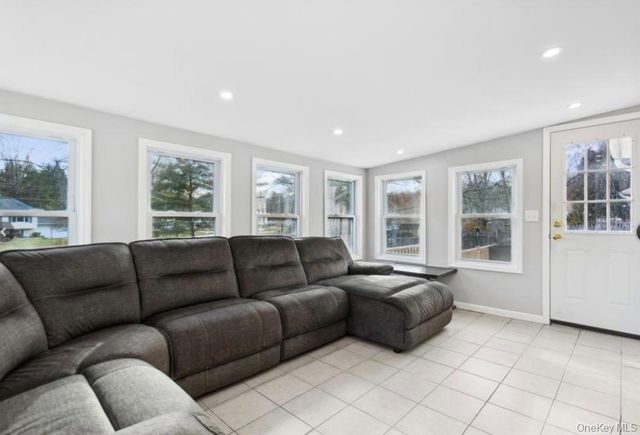 98 Widmer Road, Wappingers Falls, NY 12590