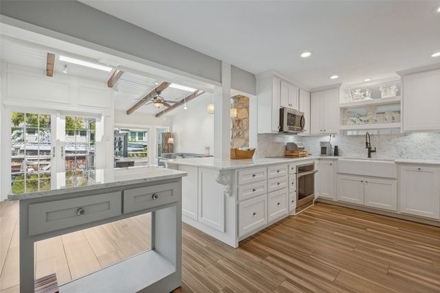 7621 Woodthrush Drive 18, Dallas, TX 75230