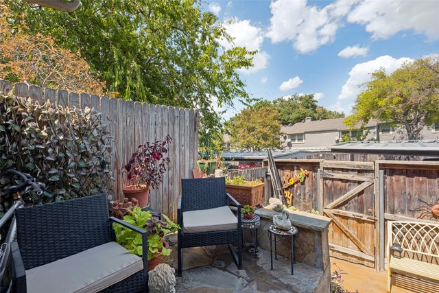 7621 Woodthrush Drive 18, Dallas, TX 75230
