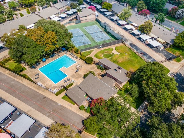 7621 Woodthrush Drive 18, Dallas, TX 75230