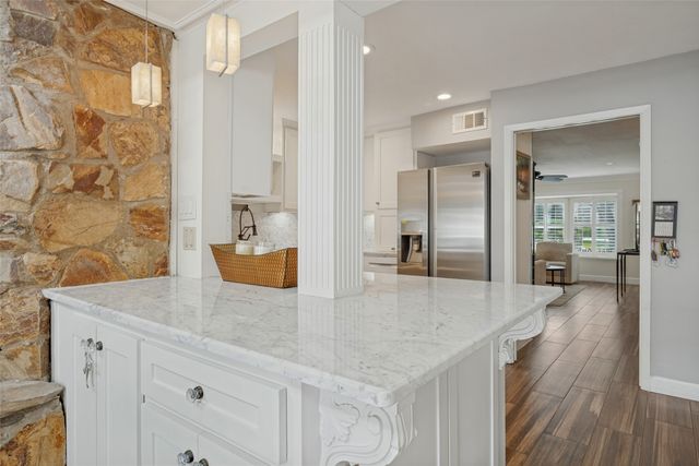7621 Woodthrush Drive 18, Dallas, TX 75230