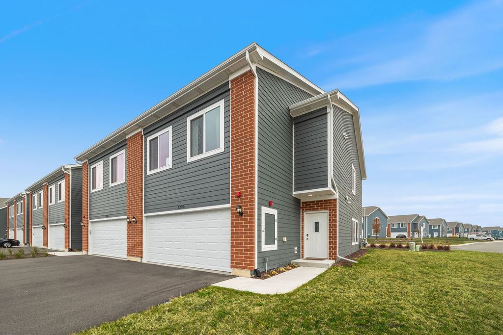 1243 Gillespie Lane, Yorkville, IL 60560