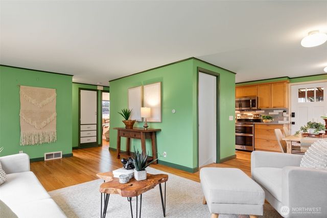 3854 48th Avenue SW, Seattle, WA 98116