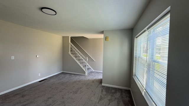 715 OLD INDIAN TRAIL Road, Aurora, IL 60506