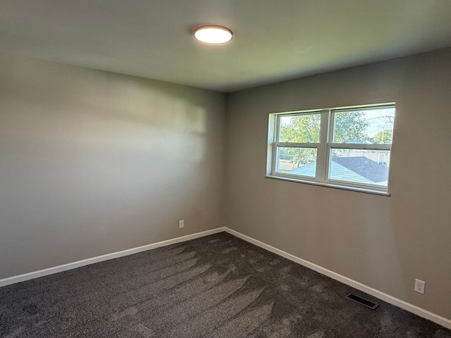 715 OLD INDIAN TRAIL Road, Aurora, IL 60506