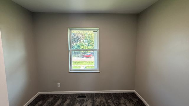 715 OLD INDIAN TRAIL Road, Aurora, IL 60506