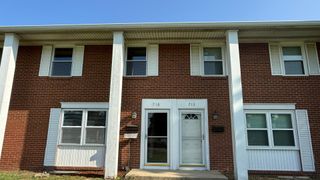 715 OLD INDIAN TRAIL Road, Aurora, IL 60506