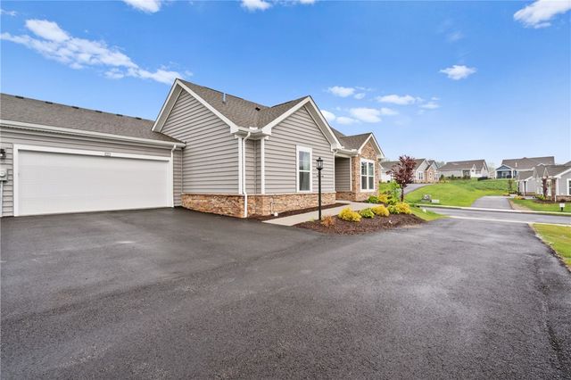 151 Village Ln, Finleyville, PA 15332