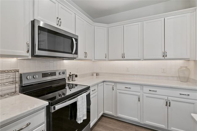 151 Village Ln, Finleyville, PA 15332