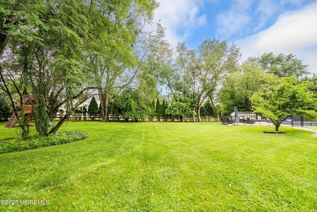 12 Linda Lane, Tinton Falls, NJ 07724