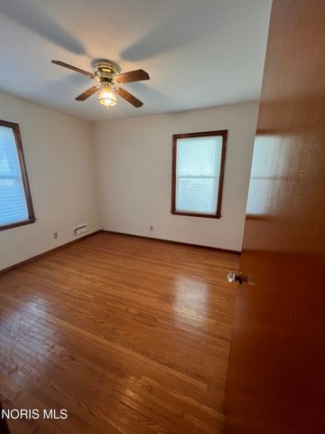 551 Ansonia Street, Oregon, OH 43616