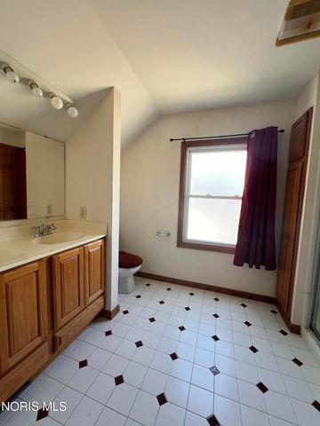 551 Ansonia Street, Oregon, OH 43616