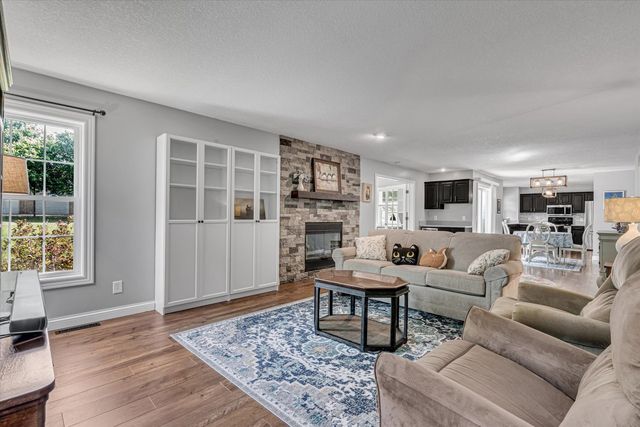 2520 Buckingham Avenue, Bettendorf, IA 52722