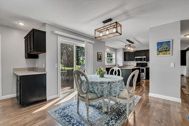 2520 Buckingham Avenue, Bettendorf, IA 52722