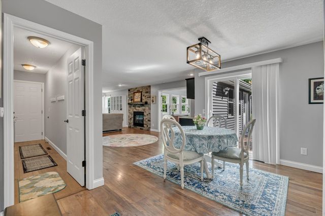 2520 Buckingham Avenue, Bettendorf, IA 52722