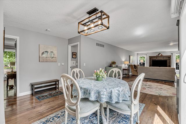 2520 Buckingham Avenue, Bettendorf, IA 52722