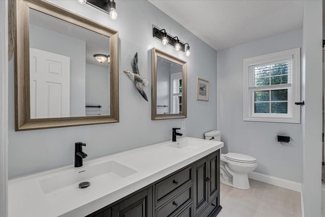 2520 Buckingham Avenue, Bettendorf, IA 52722