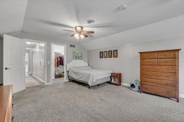 2520 Buckingham Avenue, Bettendorf, IA 52722