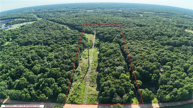 9399 Spring Valley Road, Gravette, AR 72736