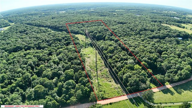 9399 Spring Valley Road, Gravette, AR 72736