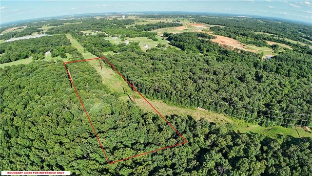 9399 Spring Valley Road, Gravette, AR 72736