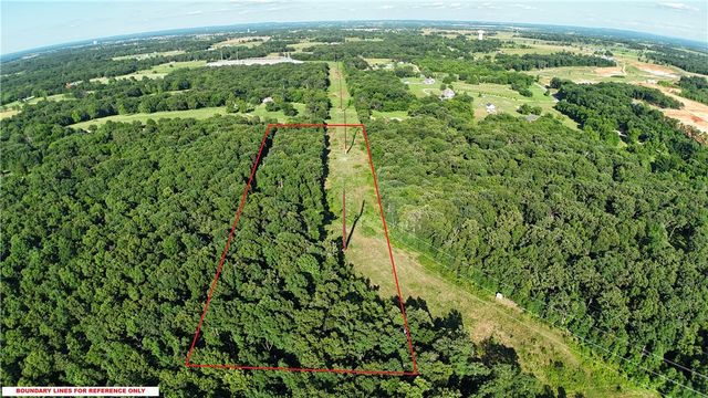 9399 Spring Valley Road, Gravette, AR 72736