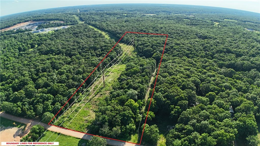 9399 Spring Valley Road, Gravette, AR 72736