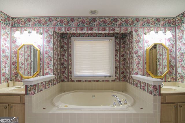 111 Red Oak Glen, Centerville, GA 31028