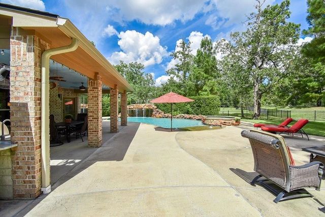 32719 Tall Oaks Way, Magnolia, TX 77354