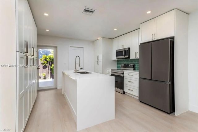 1421 NE 30th Ct 1412, Oakland Park, FL 33334