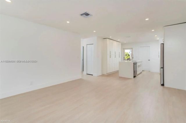 1421 NE 30th Ct 1412, Oakland Park, FL 33334