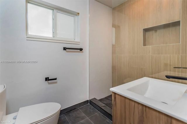 1421 NE 30th Ct 1412, Oakland Park, FL 33334