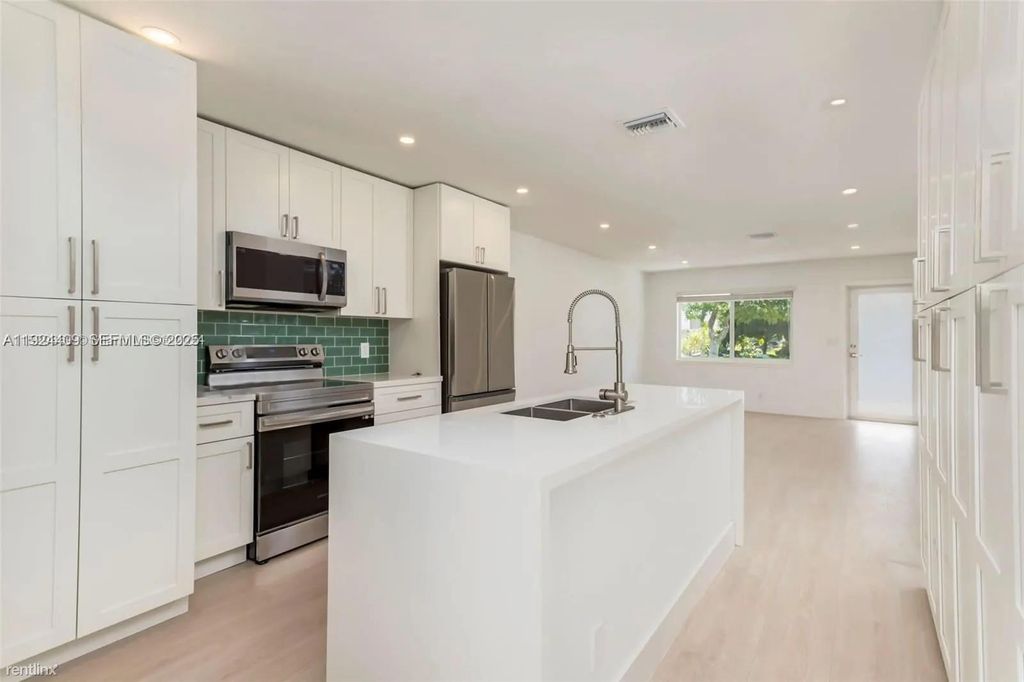 1421 NE 30th Ct 1412, Oakland Park, FL 33334