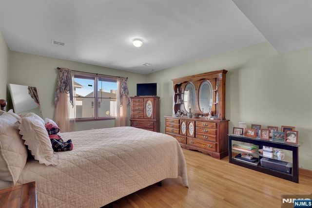 4-10 St Francis Street, Newark, NJ 07105