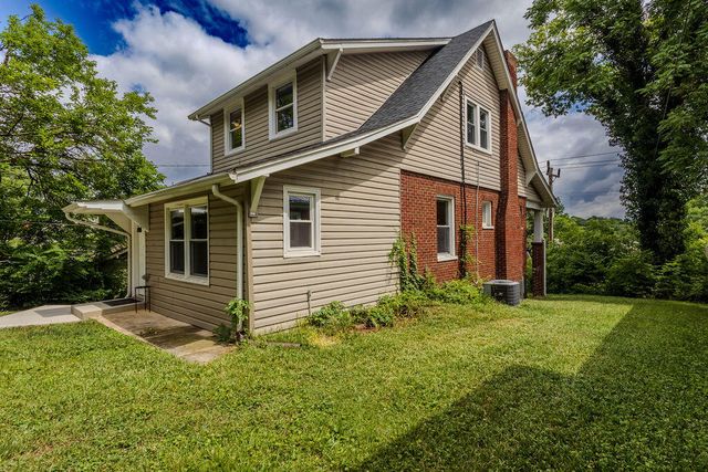 521 Riverland RD SE, Roanoke, VA 24014