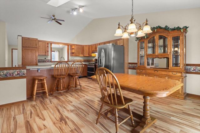 635 Constitution LANE, De Forest, WI 53532