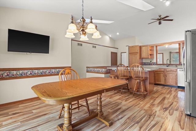 635 Constitution LANE, De Forest, WI 53532