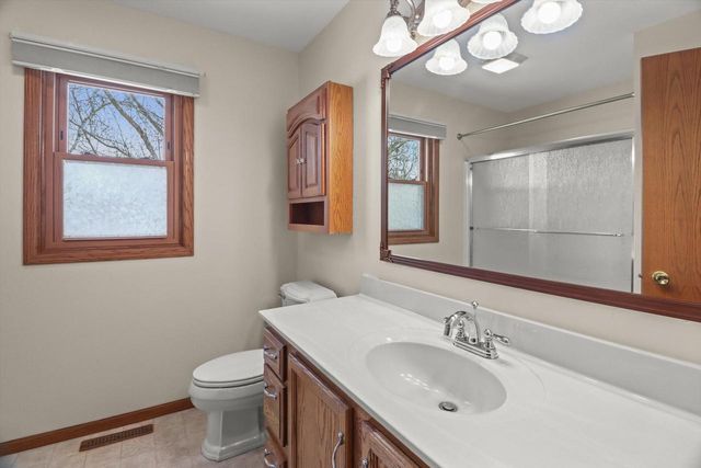 635 Constitution LANE, De Forest, WI 53532