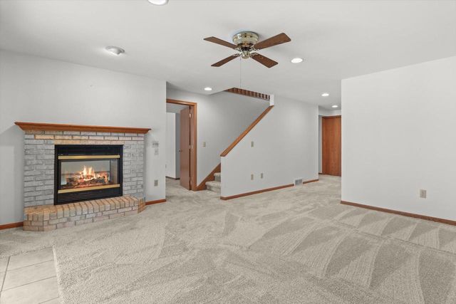 635 Constitution LANE, De Forest, WI 53532