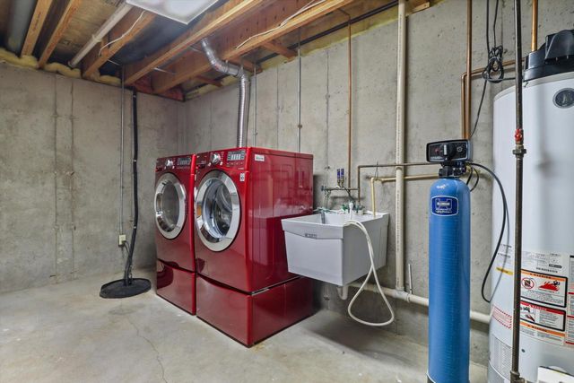 635 Constitution LANE, De Forest, WI 53532