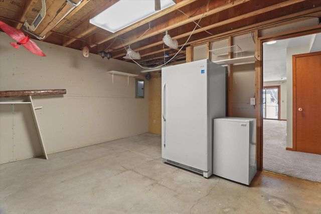 635 Constitution LANE, De Forest, WI 53532