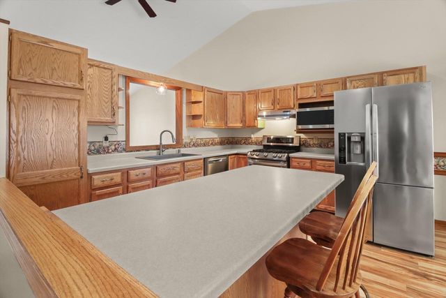 635 Constitution LANE, De Forest, WI 53532