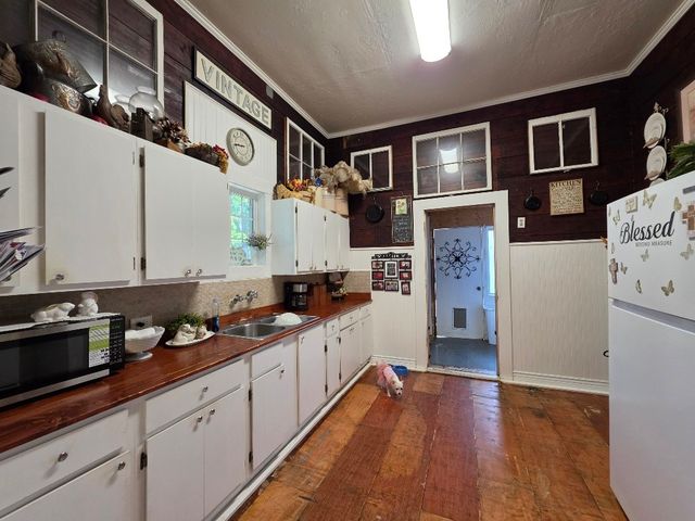 736 N Robinson Street, Cleburne, TX 76031