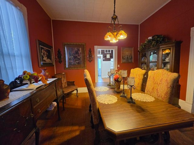 736 N Robinson Street, Cleburne, TX 76031