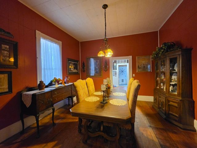 736 N Robinson Street, Cleburne, TX 76031