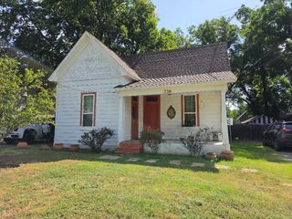 736 N Robinson Street, Cleburne, TX 76031