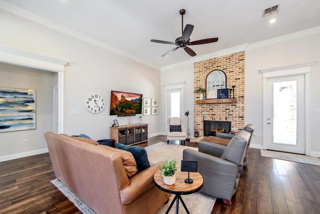 677 Lancaster Dr, Houma, LA 70360