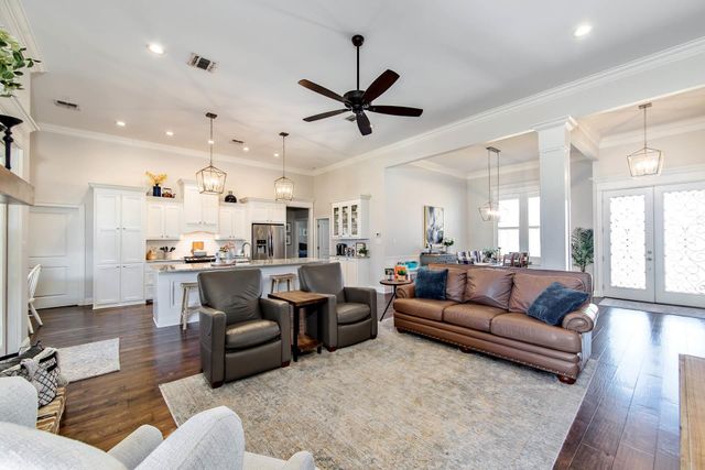 677 Lancaster Dr, Houma, LA 70360