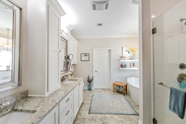 677 Lancaster Dr, Houma, LA 70360