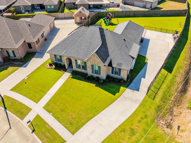 677 Lancaster Dr, Houma, LA 70360